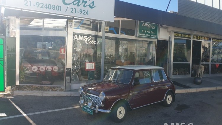 Austin Mini Super De Luxe Saloon