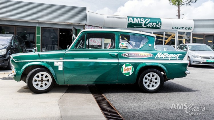 Ford Anglia DE LUXE