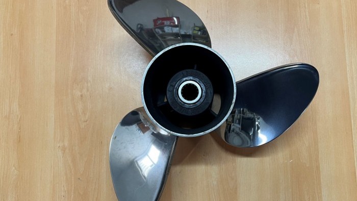 H&eacute;lice Evinrude / Johnson / OMC Viper 176628 Stainless Steel Boat Propeller