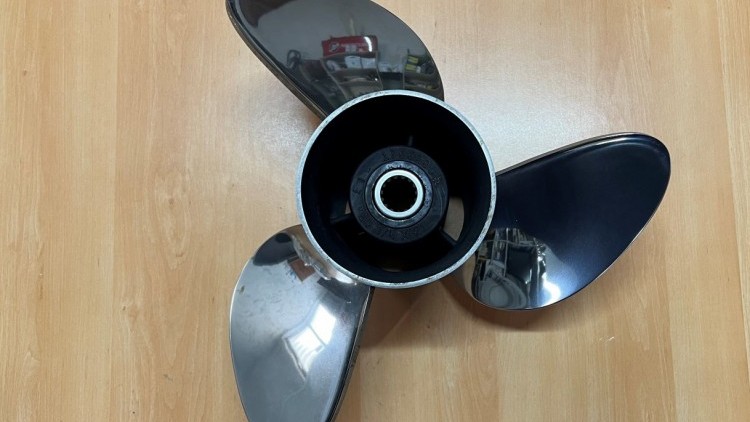 H&eacute;lice Evinrude / Johnson / OMC Viper 176628 Stainless Steel Boat Propeller