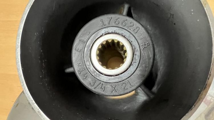 H&eacute;lice Evinrude / Johnson / OMC Viper 176628 Stainless Steel Boat Propeller