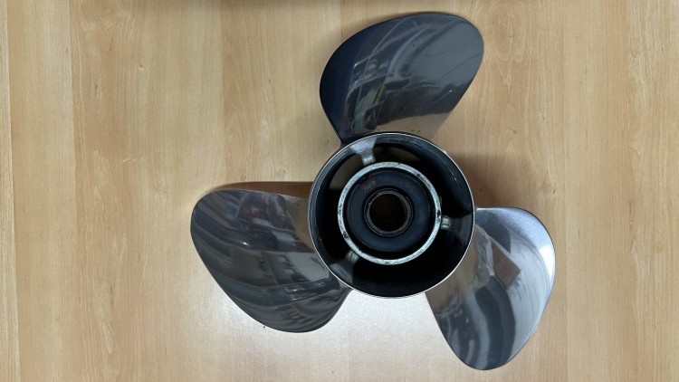 H&eacute;lice Evinrude / Johnson / OMC Viper 176628 Stainless Steel Boat Propeller