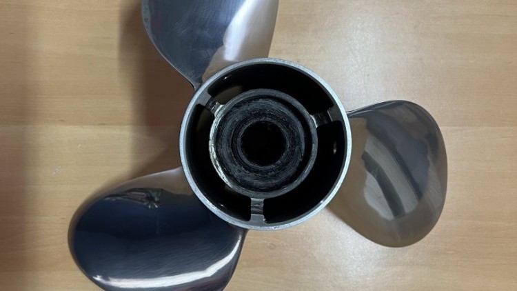 H&eacute;lice Johnson Evinrude V4 Prop 13.5 X 20 Stainless Steel Propeller 394759