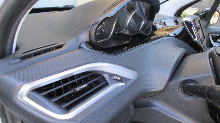 Peugeot 2008 1.6 BlueHDI " GT LINE "