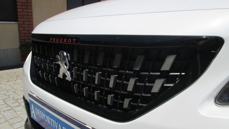 Peugeot 2008 1.6 BlueHDI " GT LINE "