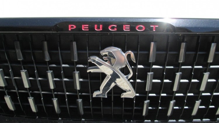 Peugeot 2008 1.6 BlueHDI " GT LINE "