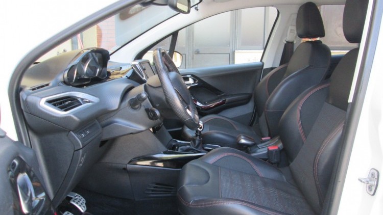 Peugeot 2008 1.6 BlueHDI " GT LINE "