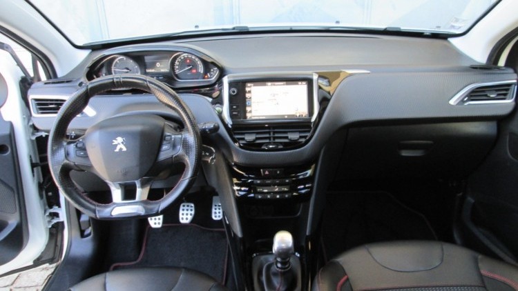 Peugeot 2008 1.6 BlueHDI " GT LINE "