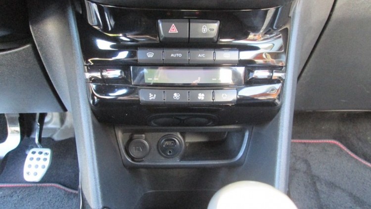 Peugeot 2008 1.6 BlueHDI " GT LINE "