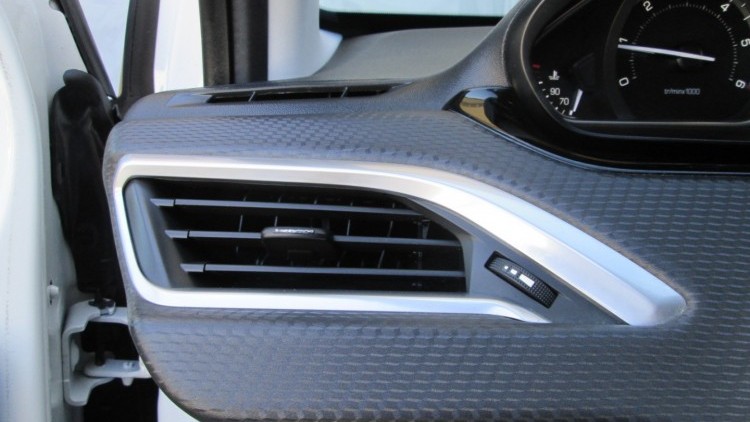 Peugeot 2008 1.6 BlueHDI " GT LINE "