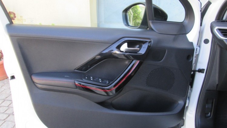 Peugeot 2008 1.6 BlueHDI " GT LINE "