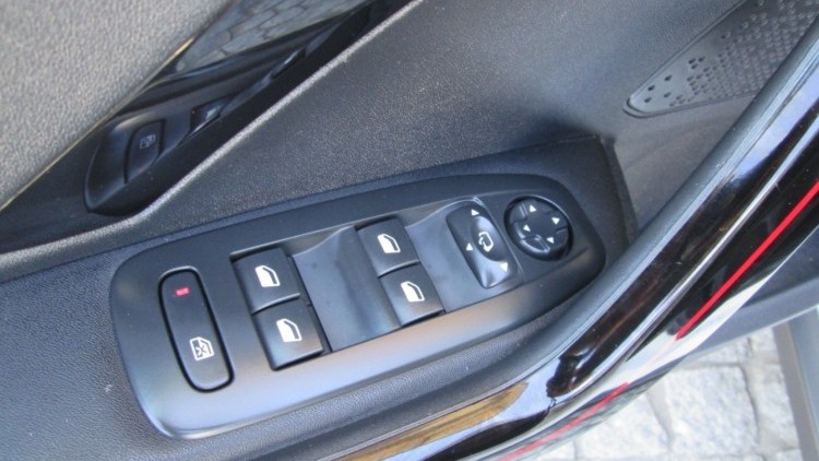 Peugeot 2008 1.6 BlueHDI " GT LINE "