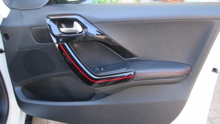 Peugeot 2008 1.6 BlueHDI " GT LINE "