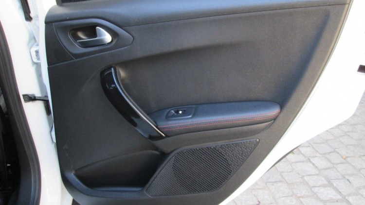 Peugeot 2008 1.6 BlueHDI " GT LINE "