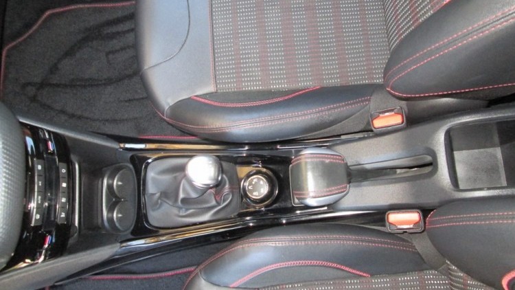 Peugeot 2008 1.6 BlueHDI " GT LINE "