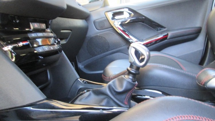 Peugeot 2008 1.6 BlueHDI " GT LINE "