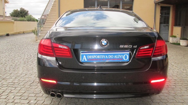 BMW S&eacute;rie 5 - 520 D LUXURY Auto