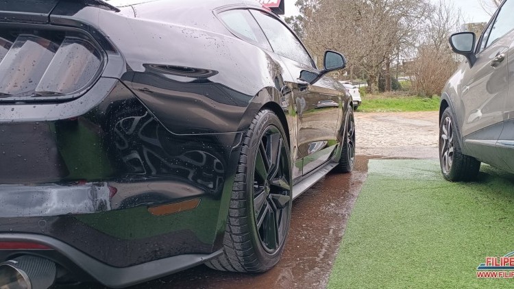 Ford Mustang 2.3 TURBO ECO BOOST