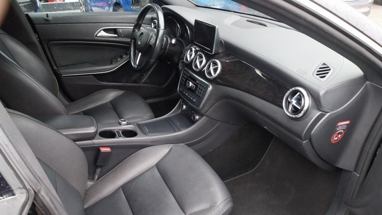 Mercedes-Benz Classe CLA 220 AMG Line Autom&aacute;tico