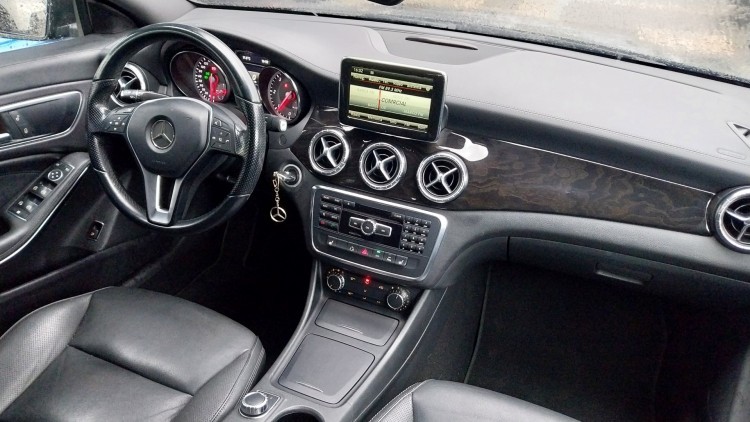 Mercedes-Benz Classe CLA 220 AMG Line Autom&aacute;tico