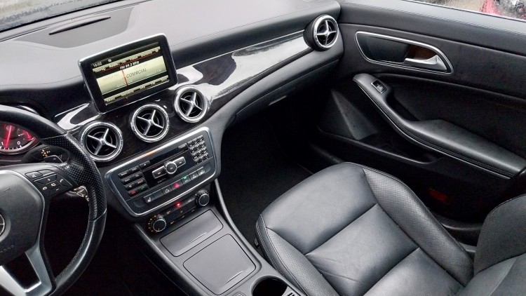 Mercedes-Benz Classe CLA 220 AMG Line Autom&aacute;tico