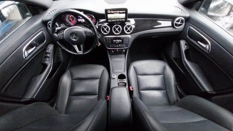 Mercedes-Benz Classe CLA 220 AMG Line Autom&aacute;tico