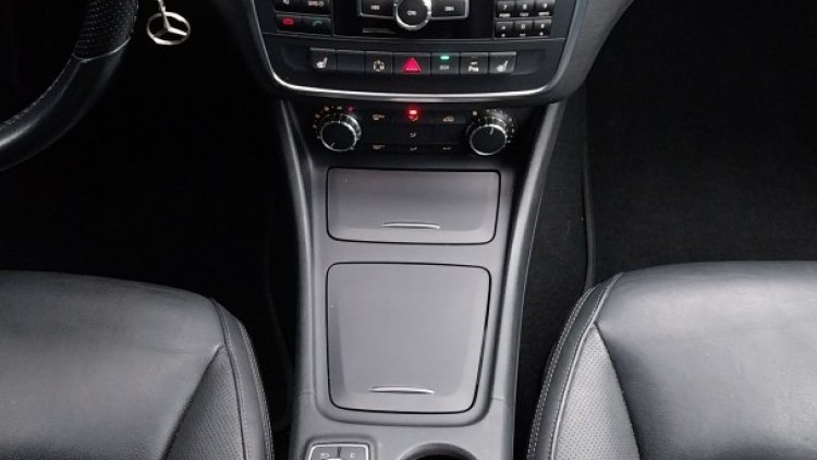 Mercedes-Benz Classe CLA 220 AMG Line Autom&aacute;tico