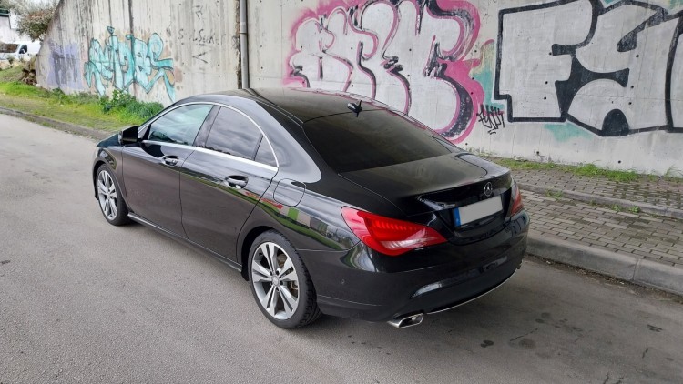 Mercedes-Benz Classe CLA 220 AMG Line Autom&aacute;tico