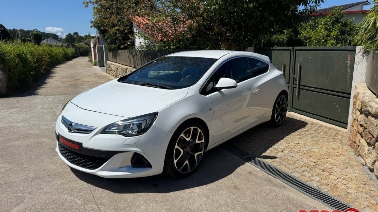 Opel Astra GTC OPC