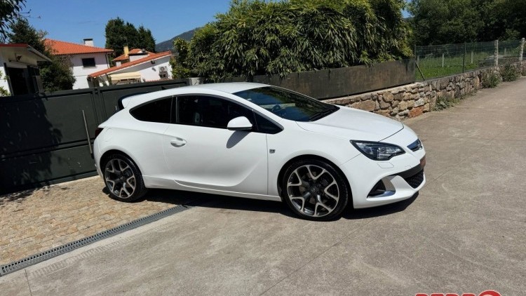 Opel Astra GTC OPC