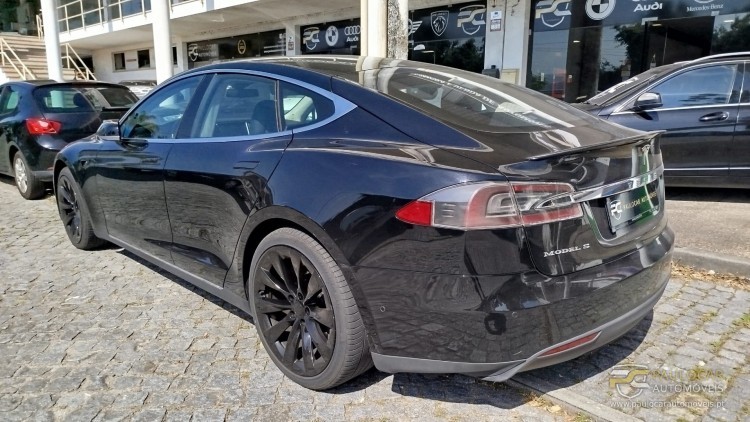 Tesla Model S 85