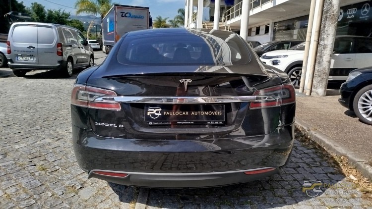 Tesla Model S 85