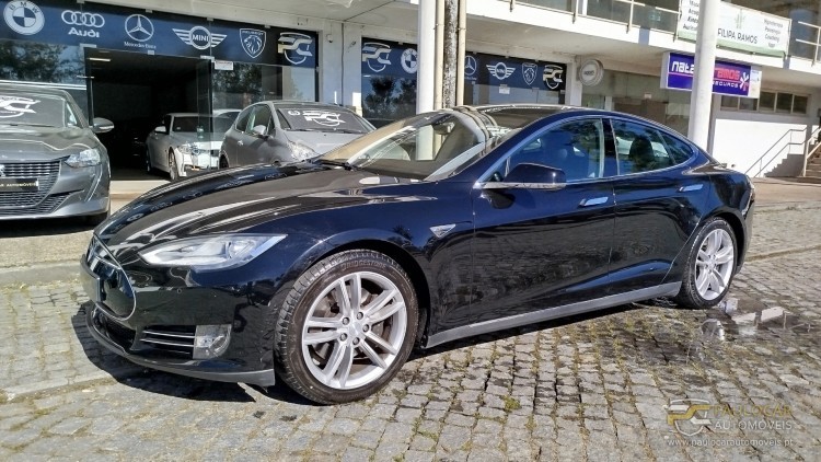 Tesla Model S 85