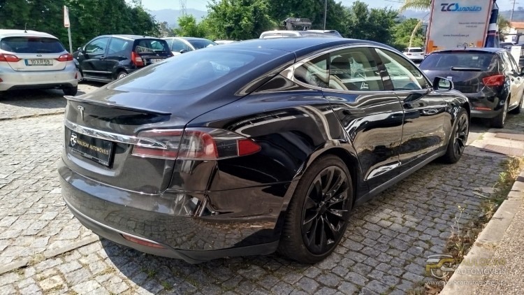Tesla Model S 85