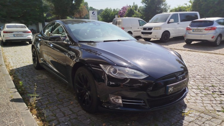 Tesla Model S 85