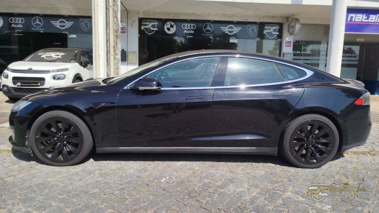 Tesla Model S 85