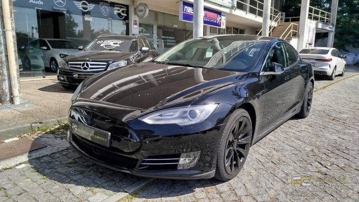 Tesla Model S 85