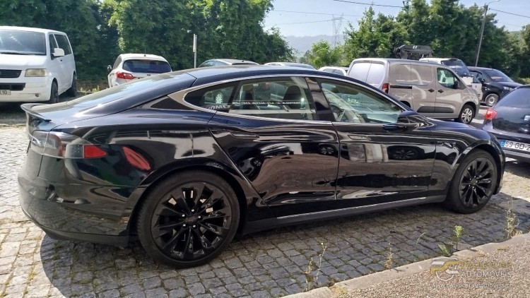 Tesla Model S 85