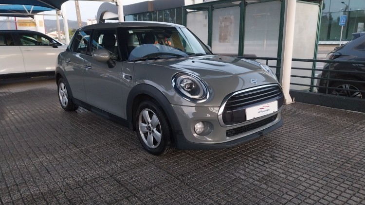 Mini Cooper D Caixa Autom&aacute;tica
