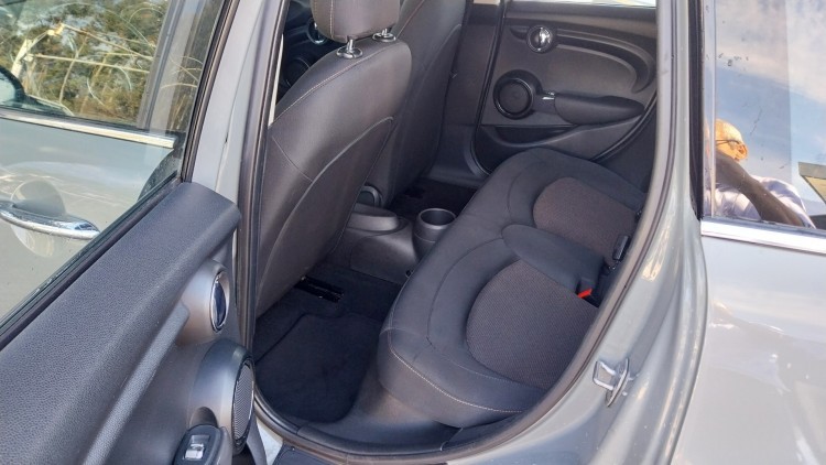 Mini Cooper D Caixa Autom&aacute;tica