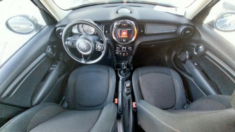 Mini Cooper D Caixa Autom&aacute;tica