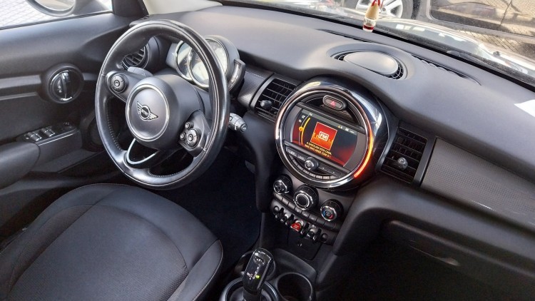 Mini Cooper D Caixa Autom&aacute;tica