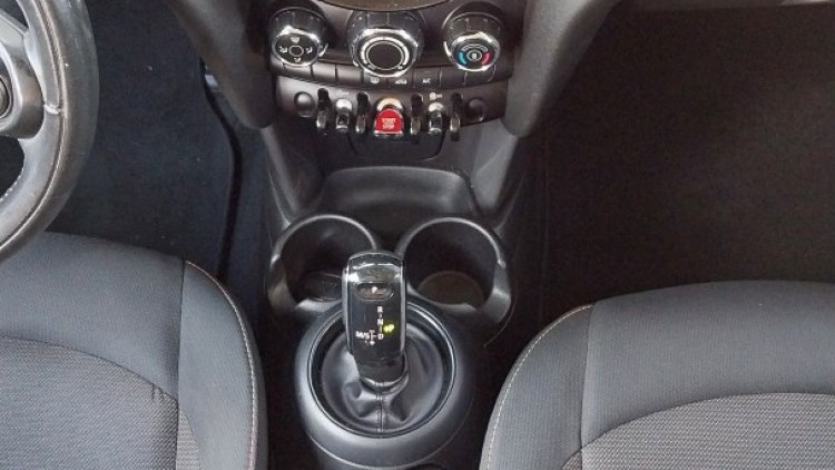 Mini Cooper D Caixa Autom&aacute;tica