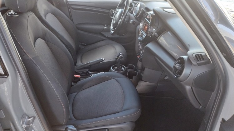 Mini Cooper D Caixa Autom&aacute;tica