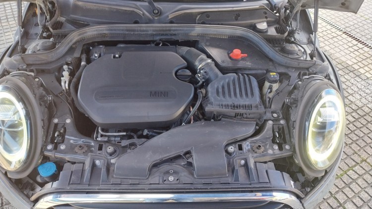 Mini Cooper D Caixa Autom&aacute;tica