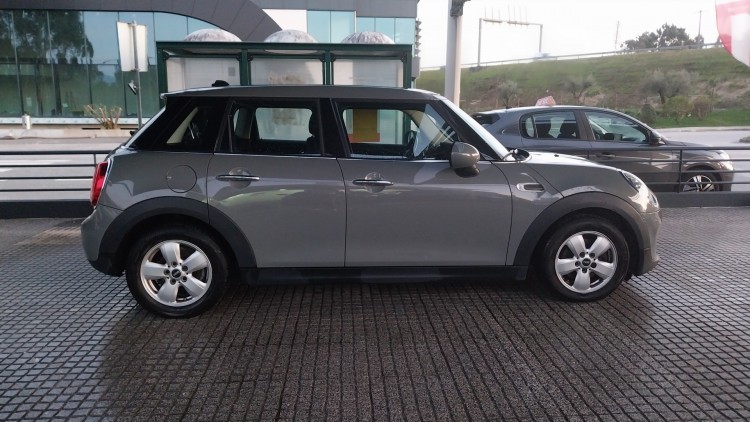 Mini Cooper D Caixa Autom&aacute;tica