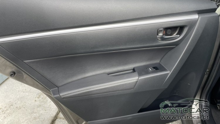 Toyota Corolla 1.4 D-4D Edi&ccedil;&atilde;o L.50 Anos