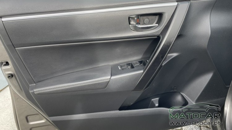 Toyota Corolla 1.4 D-4D Edi&ccedil;&atilde;o L.50 Anos