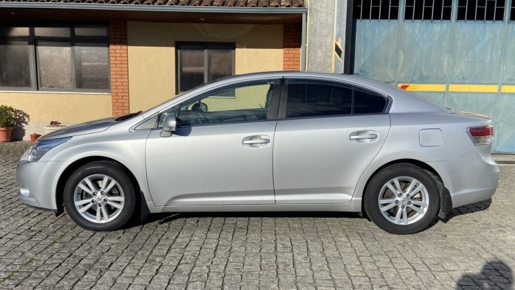 Toyota Avensis 1.6 i EXECUTIVE