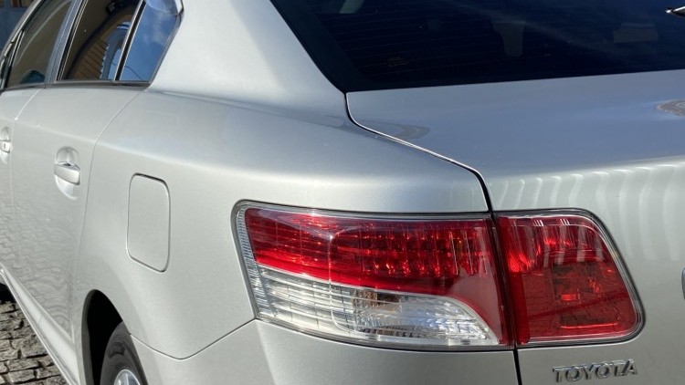 Toyota Avensis 1.6 i EXECUTIVE